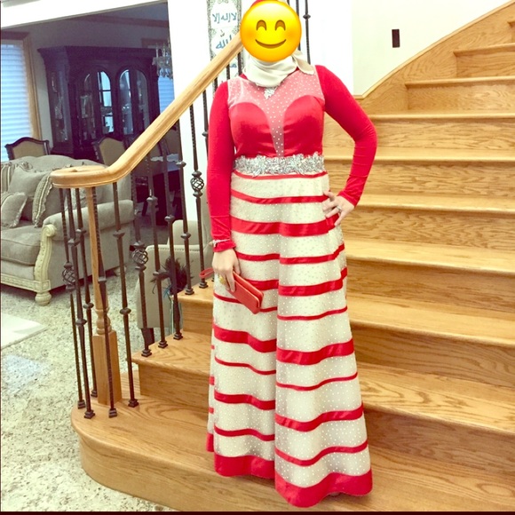 ♦️Angela & Alison Gown striped Prom dress - Picture 2 of 8